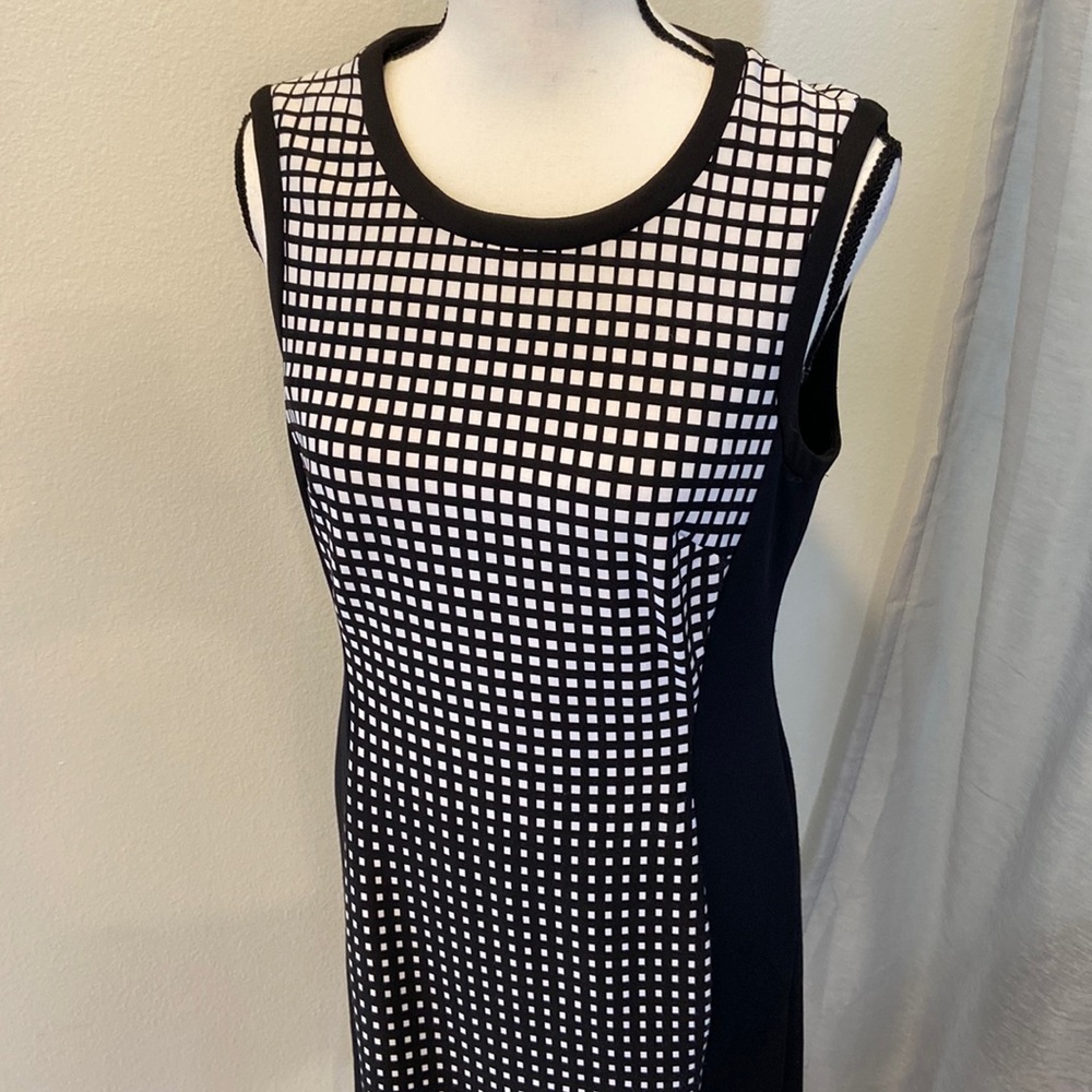 WHBM black/white gradient block slimming dress